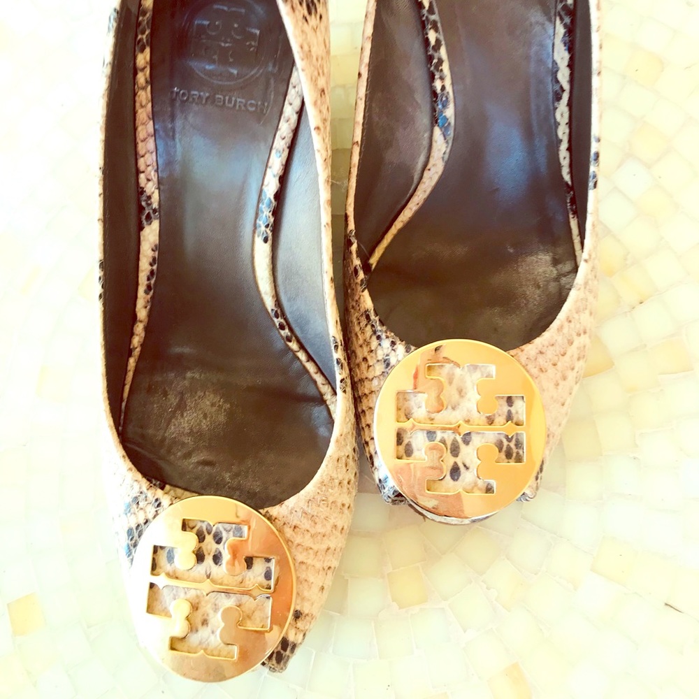 Snake skin leather Tory Burch small wedge heels
